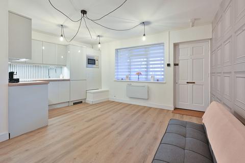 2 bedroom property to rent, Church Street, Rickmansworth, WD3