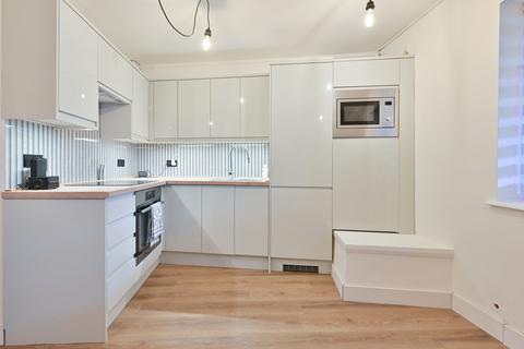 2 bedroom property to rent, Church Street, Rickmansworth, WD3