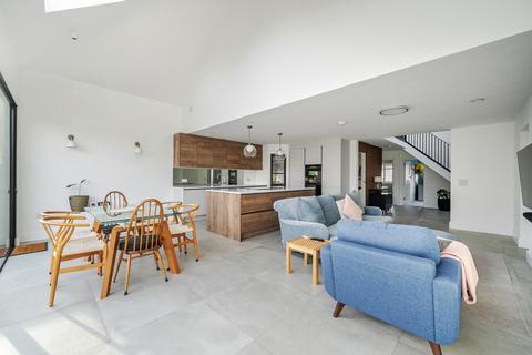 4 bedroom detached house for sale, Selsdon Avenue, Reading RG5
