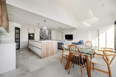 4 bedroom detached house for sale, Selsdon Avenue, Reading RG5