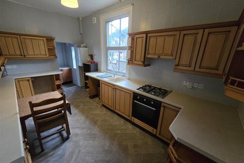 7 bedroom end of terrace house to rent, Overndale Road, Bristol BS16