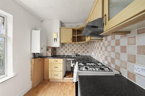 2 bedroom maisonette for sale, Gifford Gardens, London W7