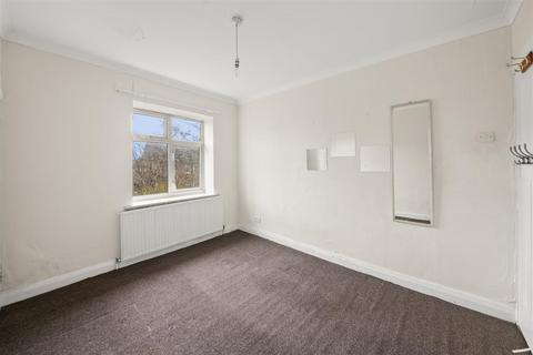 2 bedroom maisonette for sale, Gifford Gardens, London W7