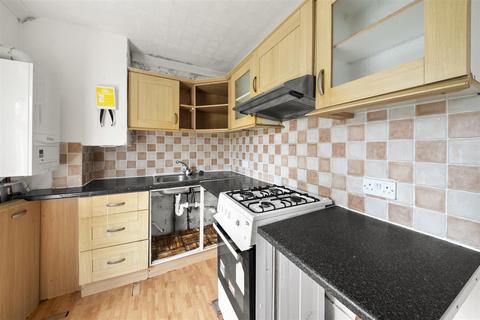 2 bedroom maisonette for sale, Gifford Gardens, London W7