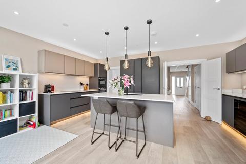 5 bedroom semi-detached house to rent, Sidney Road, WALTON-ON-THAMES, KT12