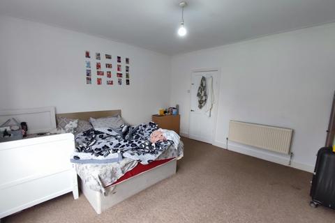 Loughborough Road, Leicester LE4