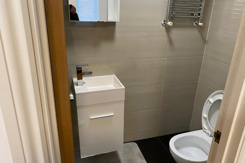 Studio to rent, London, E1