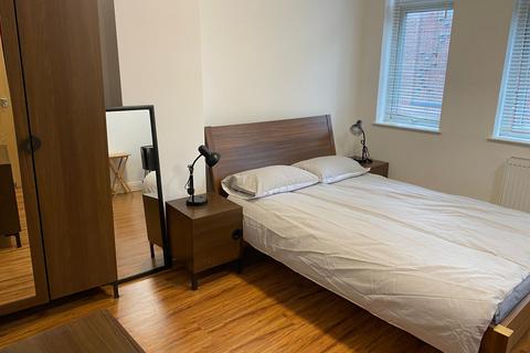 Studio to rent, London, E1