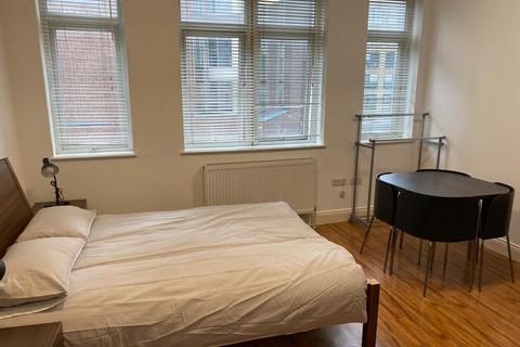 Studio to rent, London, E1