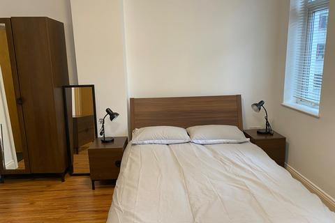 Studio to rent, London, E1