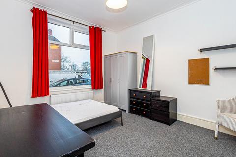 3 bedroom terraced house to rent, Braemar Road, Fallowfield, Manchester, M14