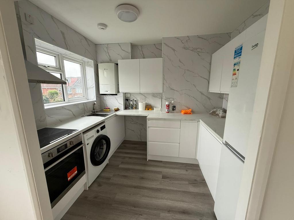2 bed flat to rent Stratton Close, Hounslow TW3