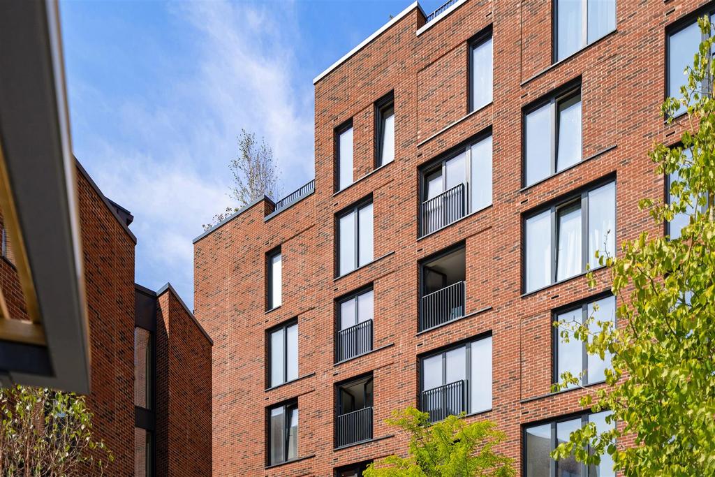 75907 Springwell-Gardens-Whitehall-Road-Leeds (14)