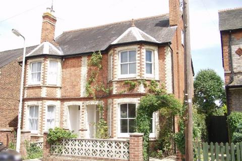 undefined, Sought-after Thames Avenue in the heart of Pangbourne