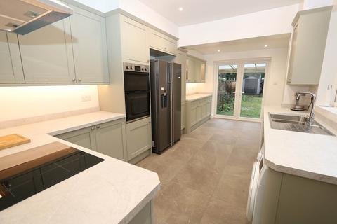 undefined, Sought-after Thames Avenue in the heart of Pangbourne