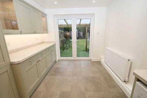 undefined, Sought-after Thames Avenue in the heart of Pangbourne