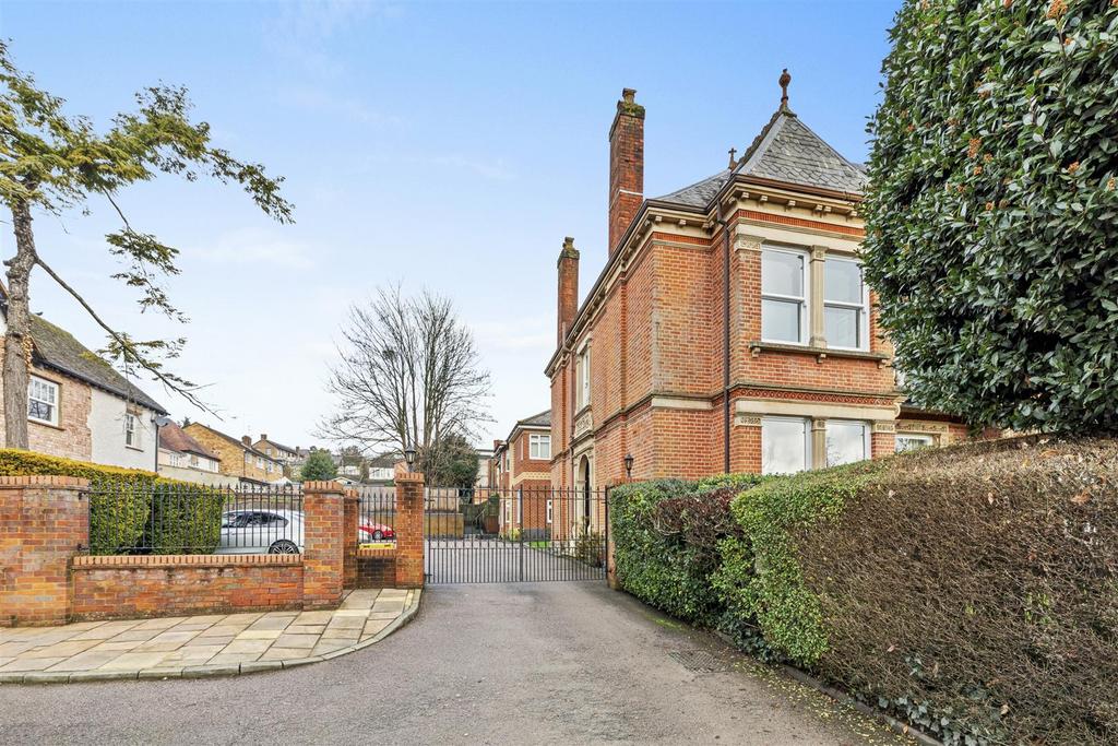 Flat 8, Riversdale House, 41, London Rd, HP11 1 BN-