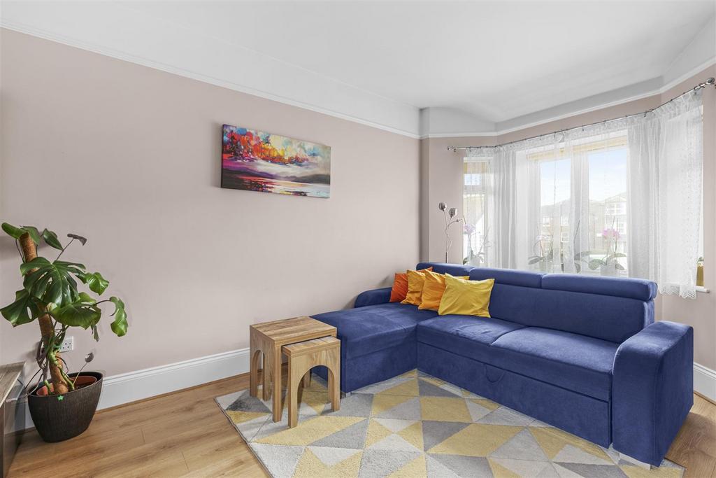 Flat 8, Riversdale House, 41, London Rd, HP11 1 BN-