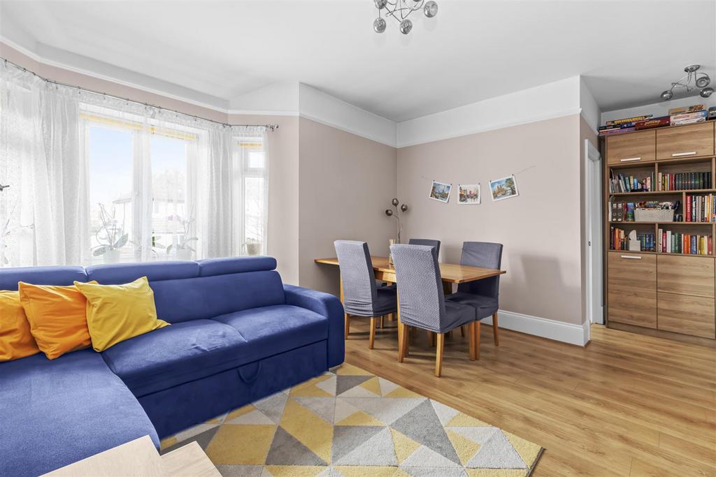 Flat 8, Riversdale House, 41, London Rd, HP11 1 BN-