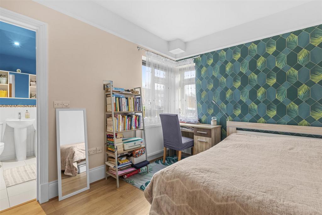 Flat 8, Riversdale House, 41, London Rd, HP11 1 BN-