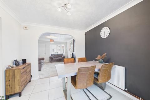 undefined, Lamb Close, Newark