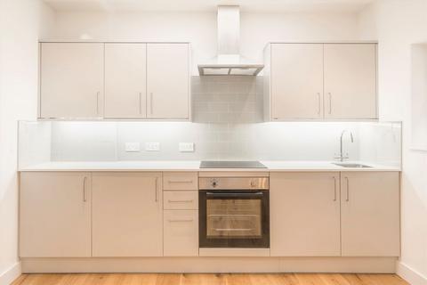 Studio to rent, Highbury Park, London N5