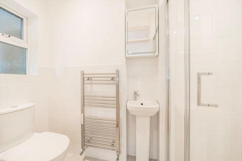 Studio to rent, Highbury Park, London N5