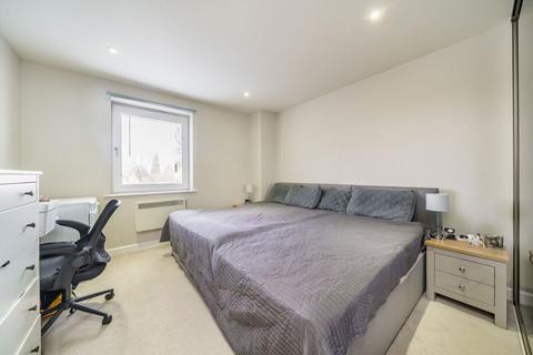2 bedroom flat for sale, Lyon Road, Walton-On-Thames KT12