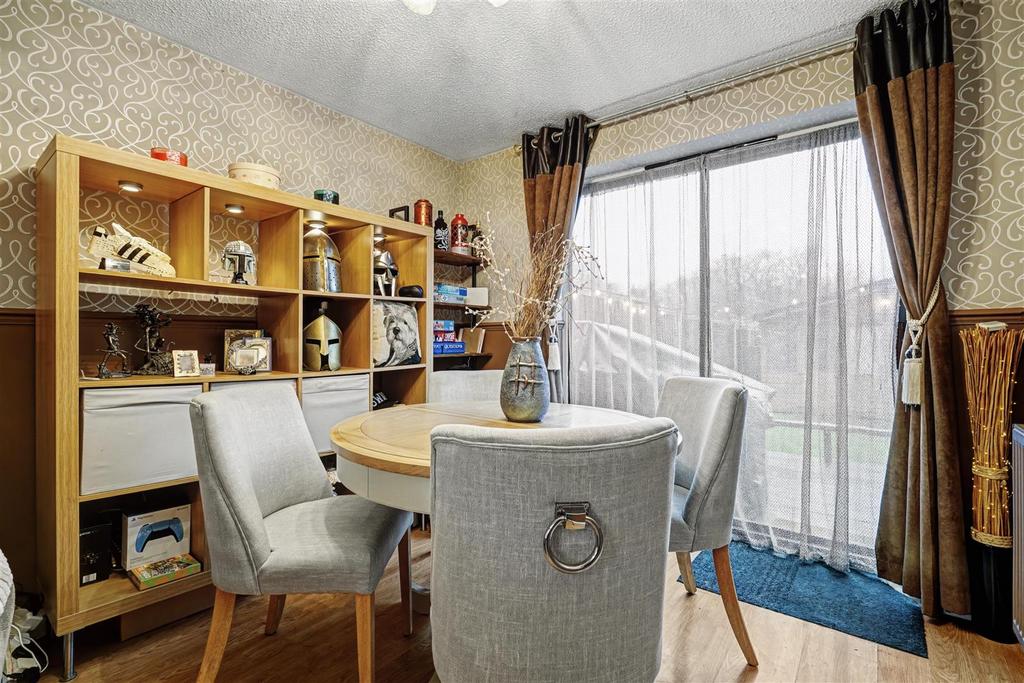 Lounge/Dining Room