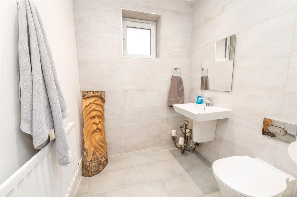 Comrie Avenue 16
