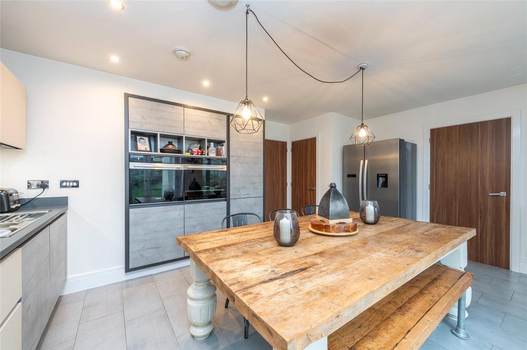 Comrie Avenue 5