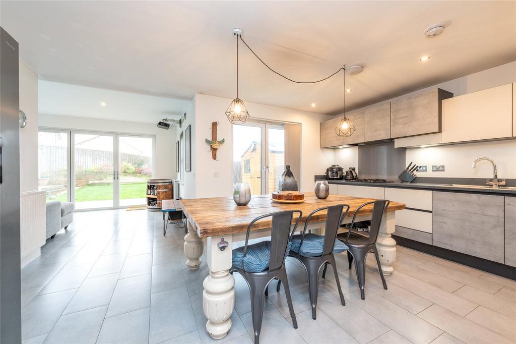Comrie Avenue 6