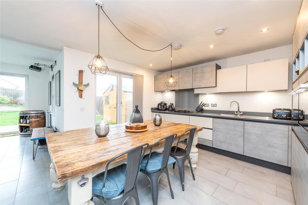 Comrie Avenue 7