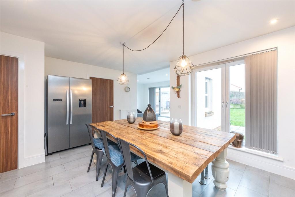 Comrie Avenue 8