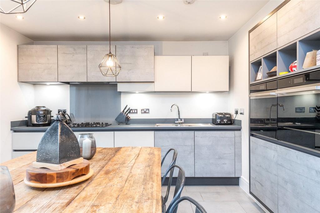 Comrie Avenue 9