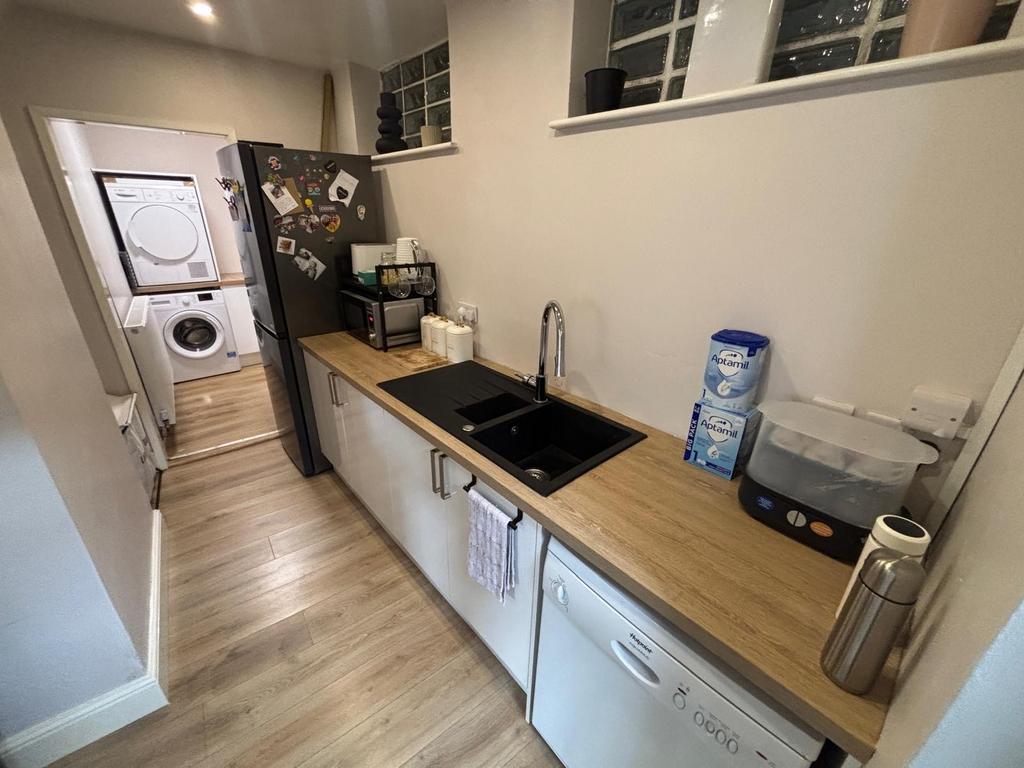Further kitchen area