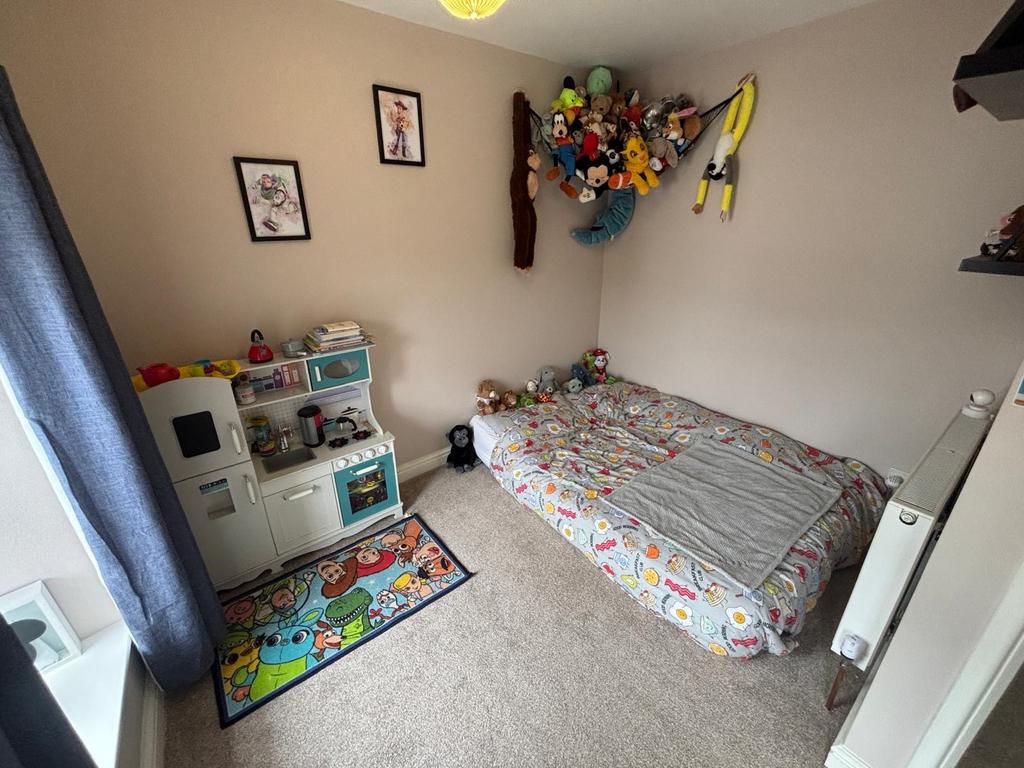 Front bedroom 2