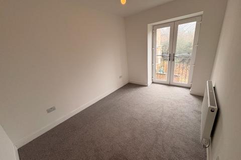 2 bedroom flat to rent, Queen Mary avenue, Queens Park, Glasgow, G42