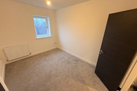 2 bedroom flat to rent, Queen Mary avenue, Queens Park, Glasgow, G42