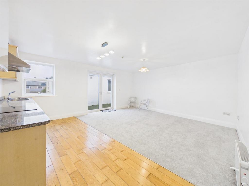Open plan kitchen/living area: