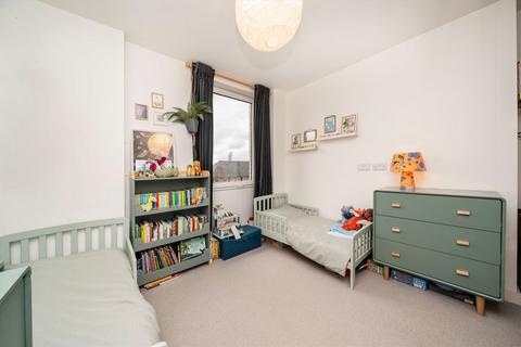 2 bedroom flat for sale, Holman Drive, Southall UB2