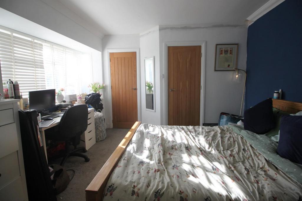 Bed 1.JPG
