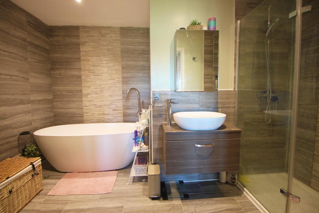 Bathroom.JPG