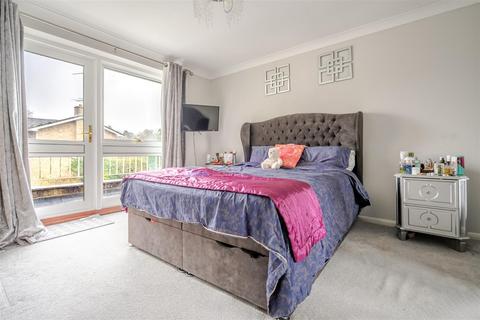 4 bedroom link detached house for sale, Gainsborough Drive, Ascot
