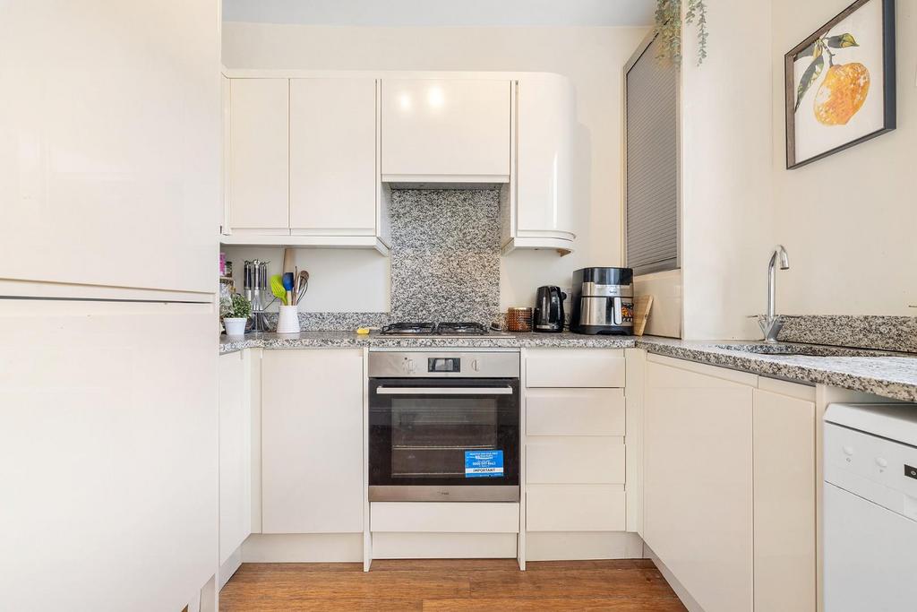 Kitchen (2).JPG