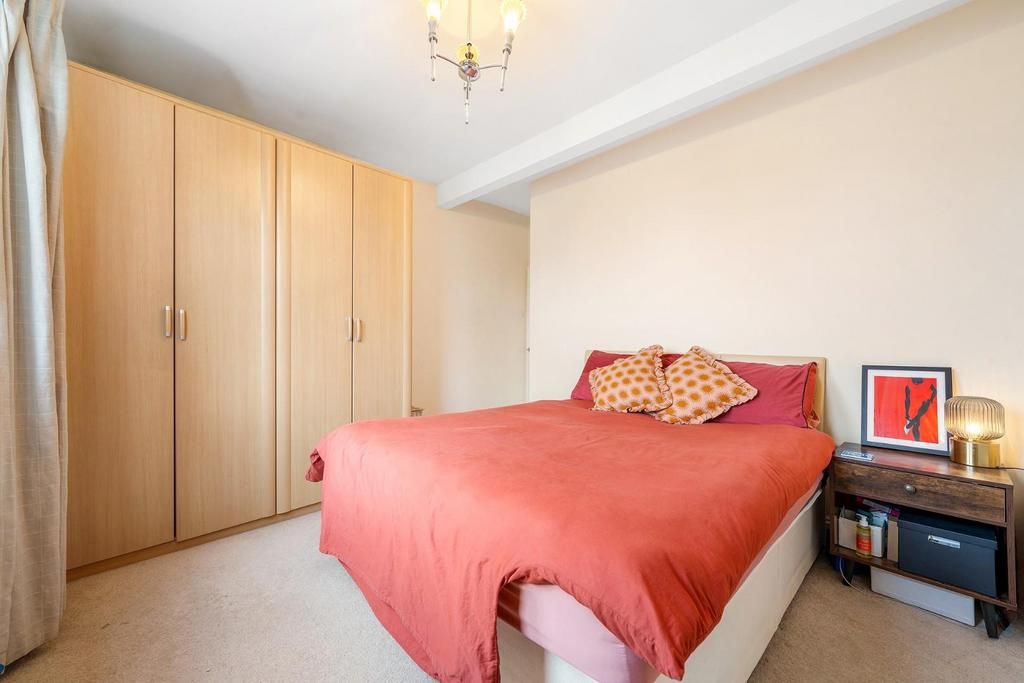 Bedroom 1 (2).JPG