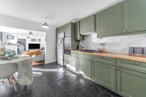 4 bedroom flat for sale, Virginia Walk, Brixton, London, SW2