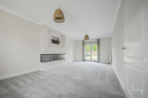 4 bedroom detached house for sale, Y Gilfach, Llandarcy, Neath