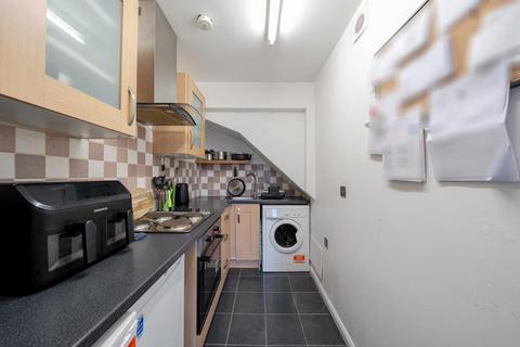 1 bedroom flat for sale, Templecombe Mews,  Woking,  GU22