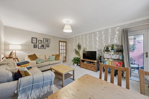 2 bedroom flat for sale, 470 Tantallon Road, Flat 2/1, Shawlands, Glasgow, G41 3HX